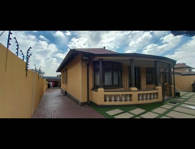 4 BEDROOM HOUSE FOR SALE IN KENSINGTON